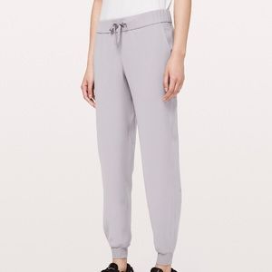 BRAND NEW* Lululemon On The Fly Jogger Woven